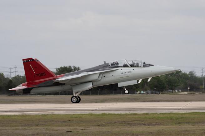 台灣新聞通訊社-T-7A紅鷹戰機獲准量產！ 美空軍迎新一代教練機