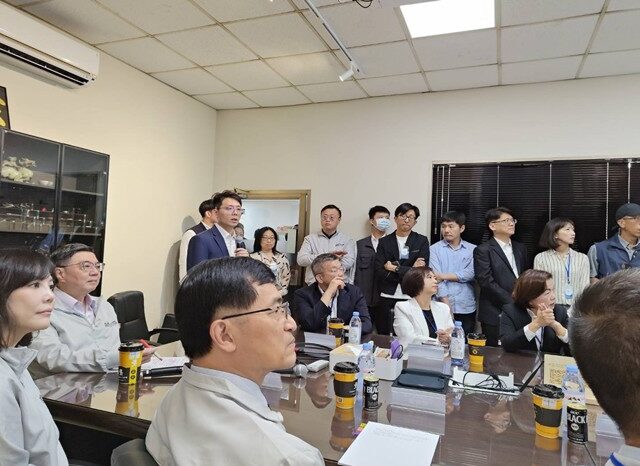 台灣新聞通訊社-行政院長率團參訪台中企業 中市經發局：AI助攻產業升級 展現「黑手變金手」實力