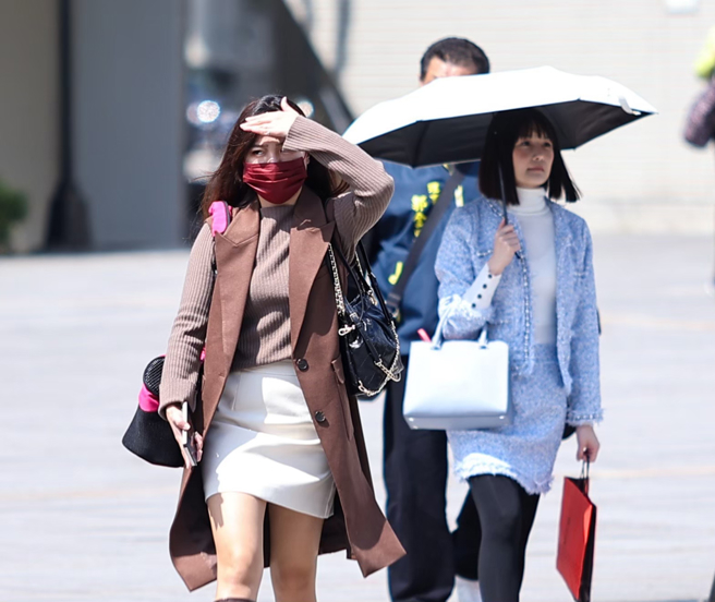 台灣新聞通訊社-天氣》明起短暫放晴！周五東北季風挾鋒面來襲 大半台灣濕答答