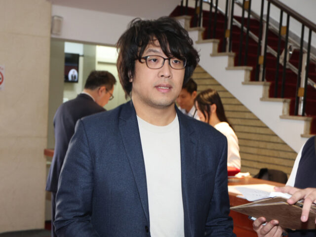 台灣新聞通訊社-藍綠為鼠患議題大戰  沈富雄不忍了嗆問沈伯洋1句