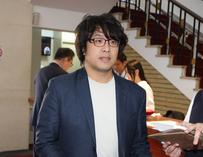 台灣新聞通訊社-藍綠為鼠患議題大戰 沈富雄不忍了嗆問沈伯洋1句