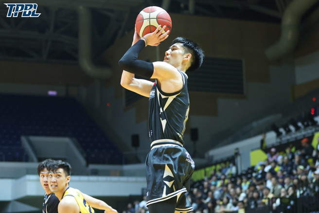 台灣新聞通訊社-TPBL》國王17記三分球轟倒特攻 季後挑戰賽6日定生死
