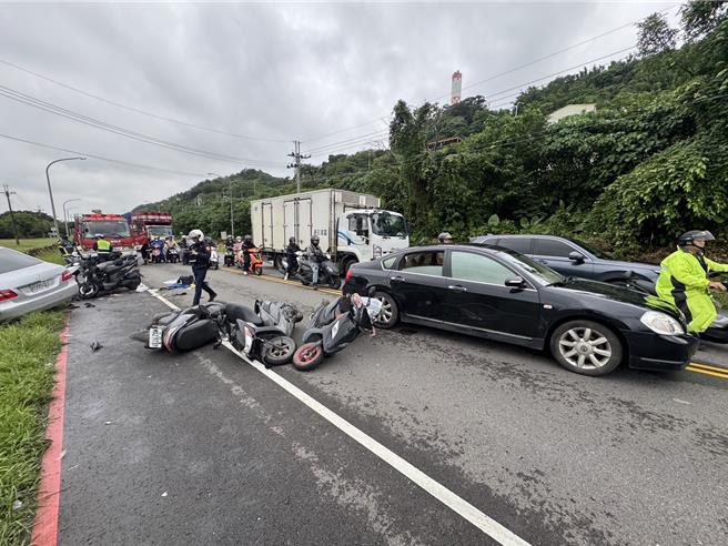 台灣新聞通訊社-又是毒駕！樹林賓士連撞8汽機車6輕重傷 駕駛毒測呈陽性