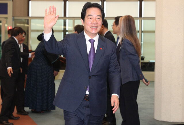 台灣新聞通訊社-賴總統來回都搭史國專機  吳子嘉提問：蔡英文願意這樣出訪嗎？