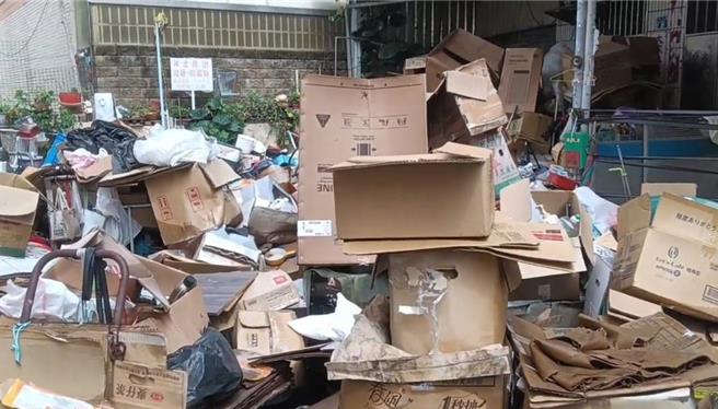 台灣新聞通訊社-彰化獨居婦垃圾山堆5年 垃圾溢到隔壁、鼠輩橫行