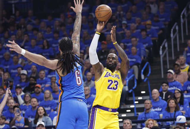 台灣新聞通訊社-NBA》詹姆斯飆27分仍慘敗 雷霆次輪拔頭籌 湖人晉級難度增