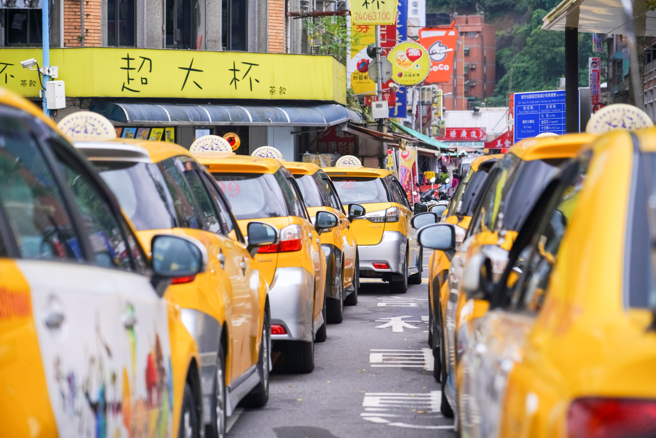 台灣新聞通訊社-手機App叫計程車「備註欄別空白」 運將點頭：真的有差