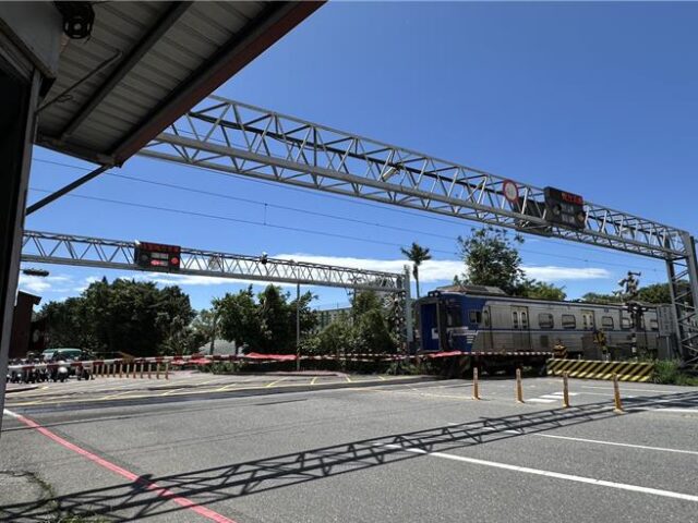 台灣新聞通訊社-台鐵推智慧化平交道防護系統 花蓮先行展成效