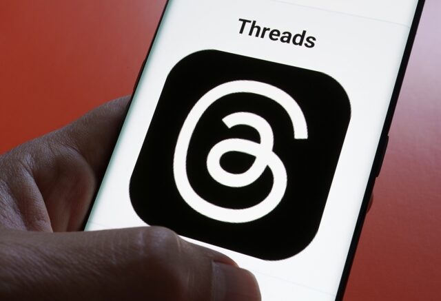 台灣新聞通訊社-快訊》脆友敲碗成功！Threads推網頁版 「群組聊天」將登場