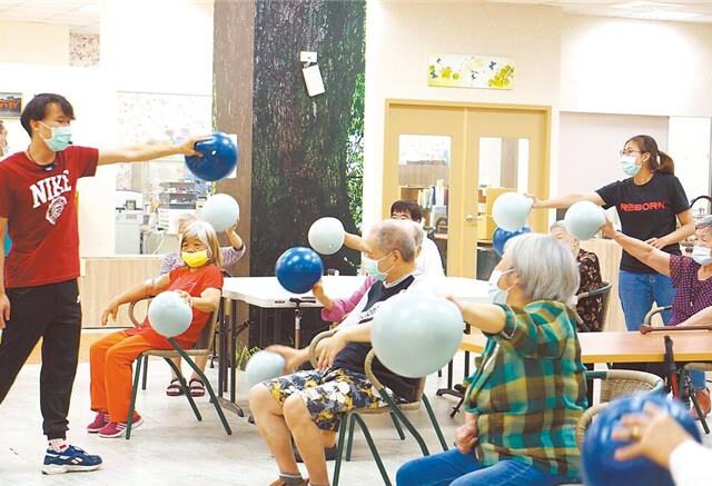 台灣新聞通訊社-賴總統承諾18萬 長照住宿補助卡關立院 10萬長者苦等近3年