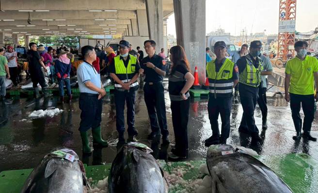 台灣新聞通訊社-東港黑鮪魚季熱鬧登場 警民聯手打造最安全漁港