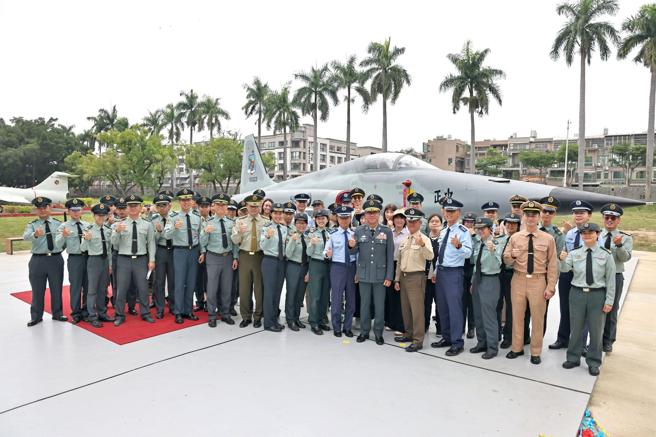 台灣新聞通訊社-中正預校 F-5E 戰機陳展剪綵 傳承衛國使命