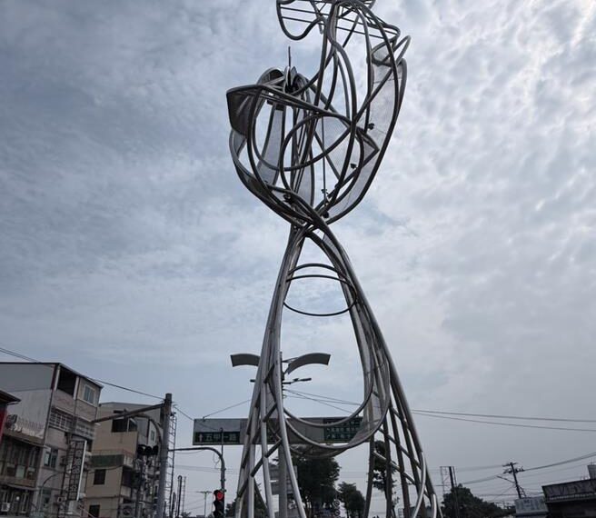 台灣新聞通訊社-鳳山「3隻鳳」地標無人管又爆公安危機 陳其邁說話了