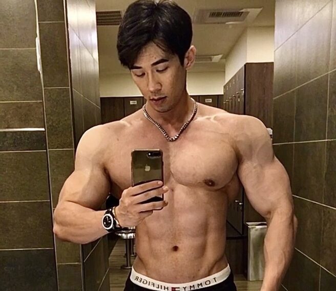 台灣新聞通訊社-肌肉圈粉！猛男醫曝「脫一下」趣事：賺不少紅包