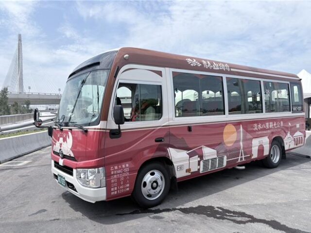 台灣新聞通訊社-搶先體驗！淡江大橋通車4條新公車路線 試營運單程5元
