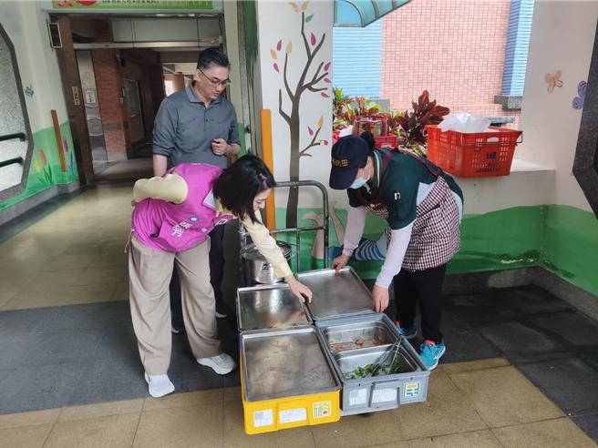 台灣新聞通訊社-桃園營養午餐藏塑膠片僅挨罰千元 遭批「不痛不癢」市府回應了