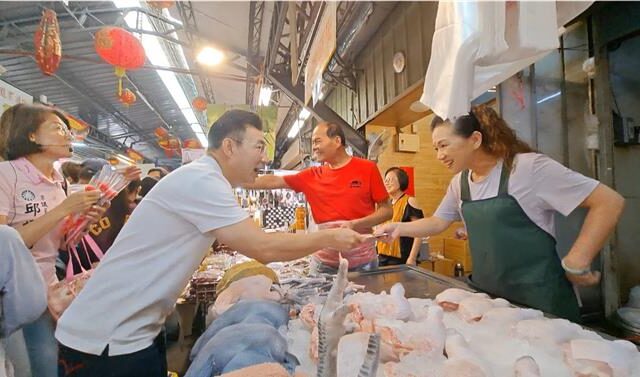 台灣新聞通訊社-台中康乃馨批發價大漲178％ 政治人物改送「這款」省荷包