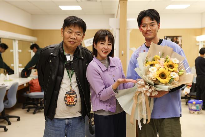 台灣新聞通訊社-蘇晏霈因他「領便當」哭到眼淚流乾！ 路邊停半小時才能回家