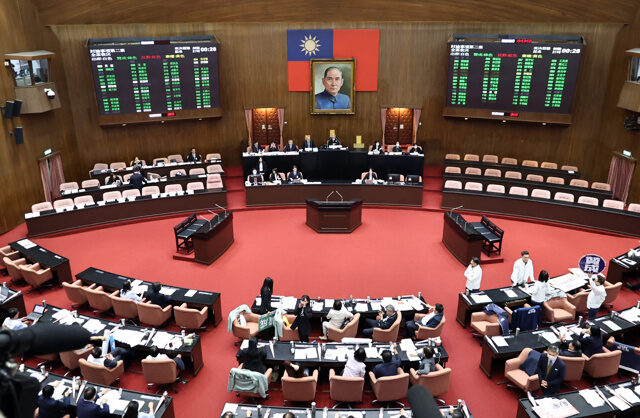 台灣新聞通訊社-軍購特別條例拍板7800億  作家揭現實面：多少錢不是重點