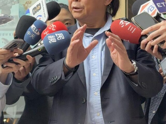 台灣新聞通訊社-王世堅再度槓上「她」 批：這位老太太看到針孔沒看到山洞