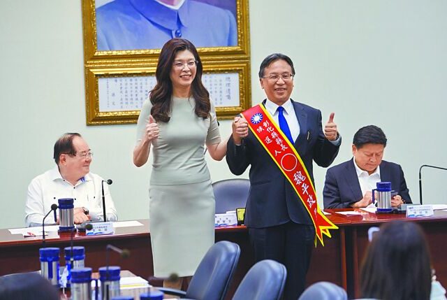 台灣新聞通訊社-魏平政否認選縣長「暖身」稱不會為一道菜而點了滿桌料理