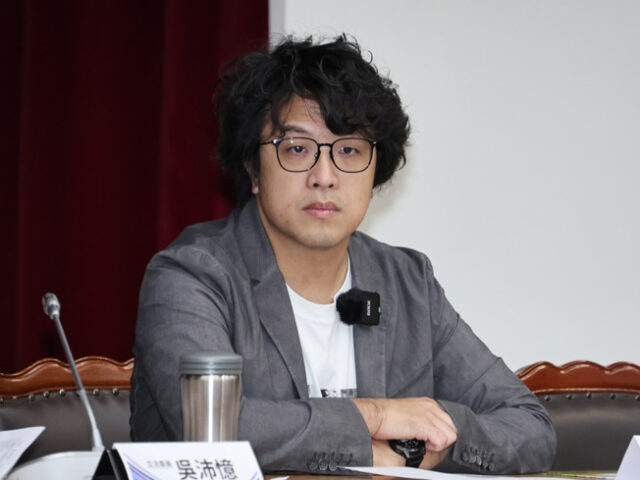 台灣新聞通訊社-沈伯洋起手式打「避孕滅鼠」翻車 郭正亮譏：改打這題保證有感