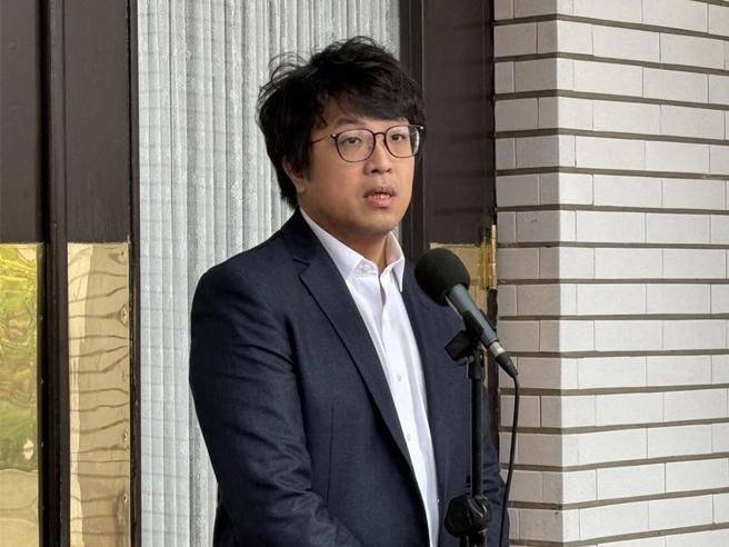 台灣新聞通訊社-沈伯洋忘了花蓮？黑熊學員挖出救災擺拍照：他沒去考察
