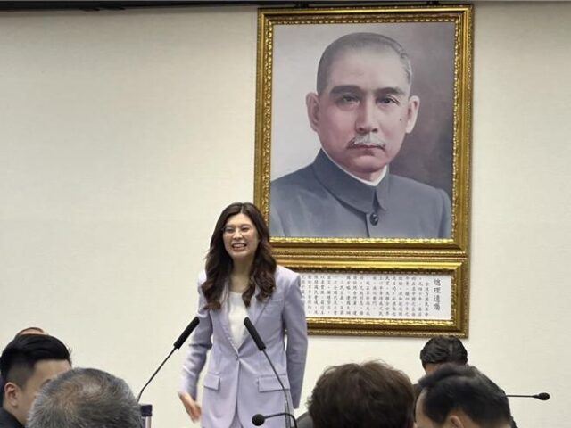 台灣新聞通訊社-鄭麗文約韓國瑜餐敘：造成困擾「負荊請罪」