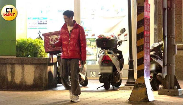台灣新聞通訊社-唐治平與女友爆衝突被警請離住處  傳街頭對人潑灑飲料