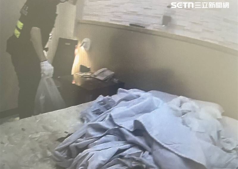 台灣新聞通訊社-新/扯!2男約吸毒燒爛棉被險火燒旅館 手臂燒傷遭警戒護就醫