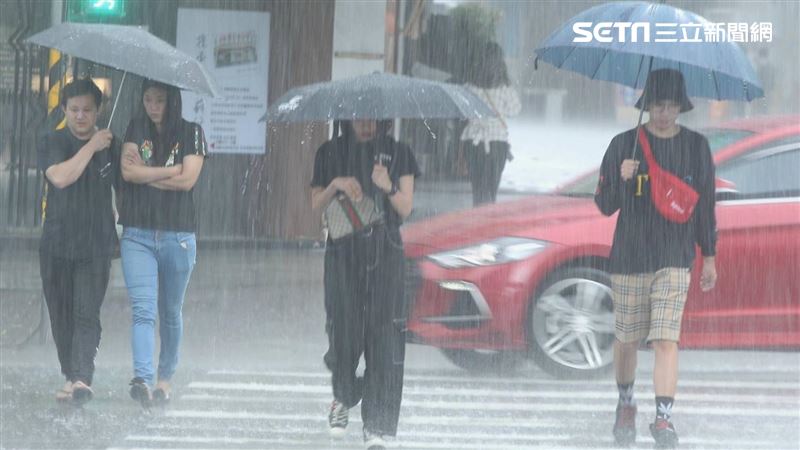 台灣新聞通訊社-快訊／雨彈開炸！2縣市大雨特報　一路下到晚上