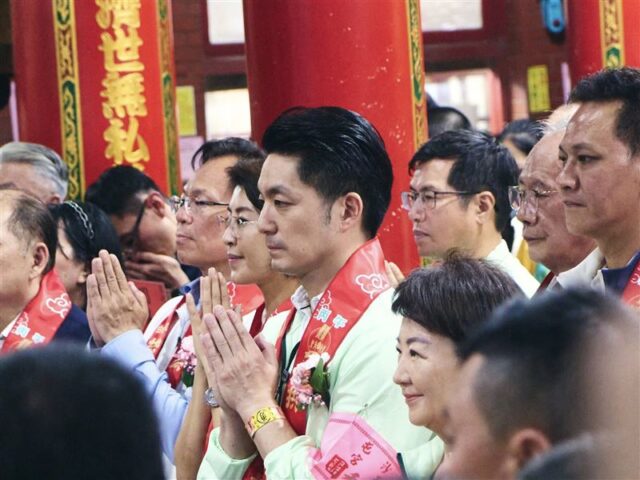 台灣新聞通訊社-鼠患影響選情？律師：蔣萬安2026從躺著選、變坐著選，現在站著選！