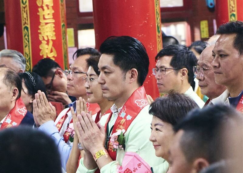 台灣新聞通訊社-鼠患影響選情？律師：蔣萬安2026從躺著選、變坐著選，現在站著選！