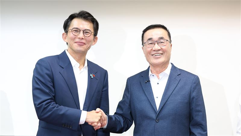 台灣新聞通訊社-藍營李四川手起刀落狠甩黃國昌！民眾黨前幹部驚爆白營排柯計畫倒數中