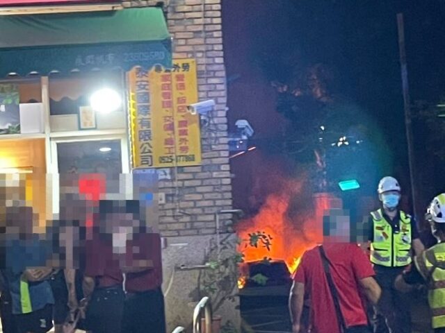 台灣新聞通訊社-獨家／台中酒駕撞車肇逃！「機車嵌車底」硬開回家…困車道爆炸起火