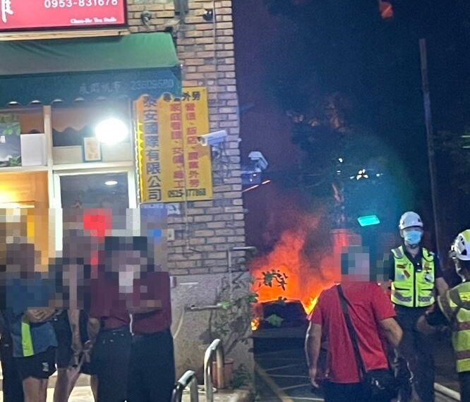 台灣新聞通訊社-獨家／台中酒駕撞車肇逃！「機車嵌車底」硬開回家…困車道爆炸起火