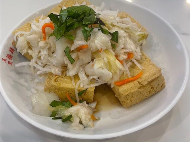 台灣新聞通訊社-臭到鄰居拔頭髮！玉里橋頭臭豆腐「1分店」宣布熄燈　顧客驚：好突然