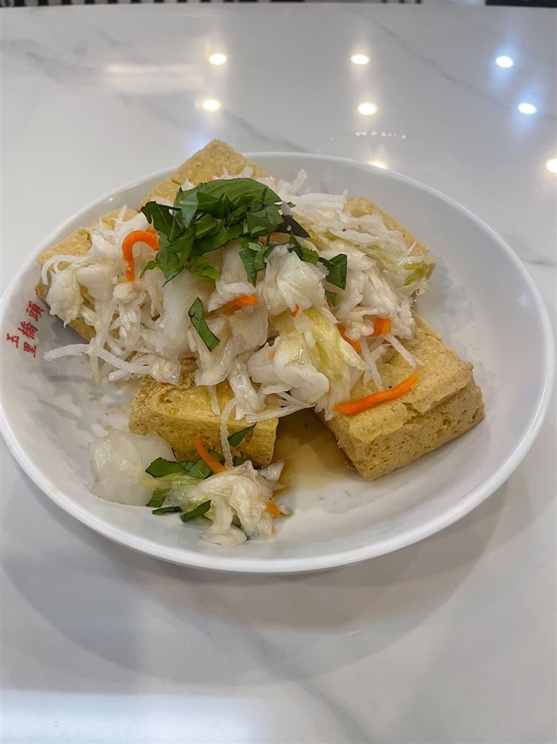 台灣新聞通訊社-臭到鄰居拔頭髮！玉里橋頭臭豆腐「1分店」宣布熄燈　顧客驚：好突然