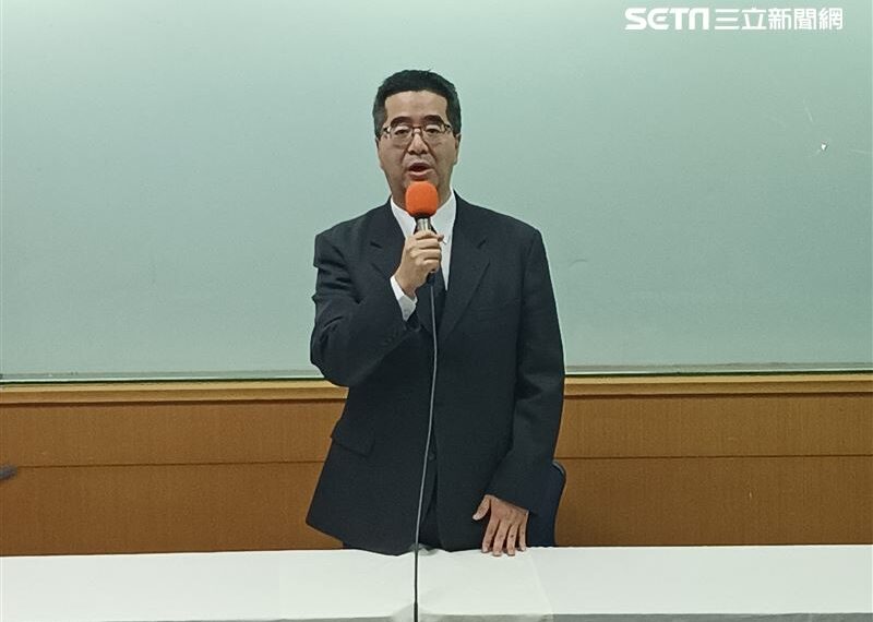 台灣新聞通訊社-他看蕭旭岑1回應搖頭！嘆「跟金溥聰層次還是有差」：問題更大了
