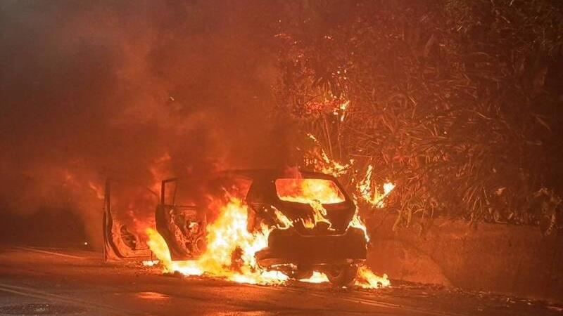 台灣新聞通訊社-想不開釀火燒車2人獲救！她負責點火下場慘了…遭檢察官依2罪起訴