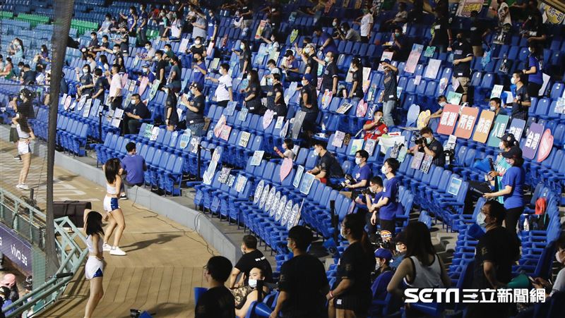台灣新聞通訊社-獨家／6年前今天新莊僅千人進場　Fubon Angels陣容純本土！她難忘口罩