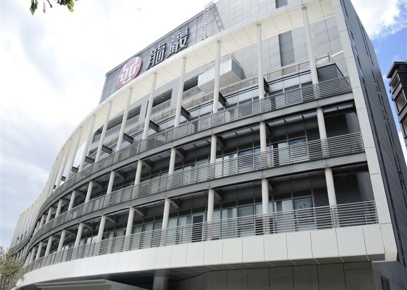 台灣新聞通訊社-最狂斜槓！左手賣塔位右手囤 AI　龍巖賣「1檔」狂賺2億這「2檔」全翻倍