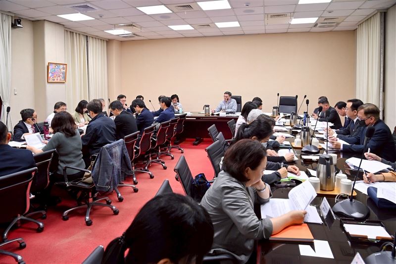 台灣新聞通訊社-中東衝突延燒！台灣8艘船舶滯留荷姆茲　卓榮泰：盡速協助恢復正常航行