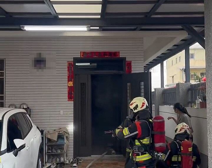 台灣新聞通訊社-虎尾透天厝火警！20歲女骨折在家休養遇大火…逃生不及60％燒燙傷