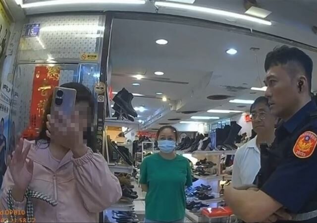 台灣新聞通訊社-為了20元！前主播大鬧士林夜市鞋店　瞎扯「不作為犯」報警逼降價