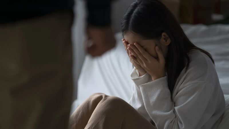 台灣新聞通訊社-惡夫家暴性侵還頻偷吃　妻苦忍獨自養家！離婚求生判付536萬原因曝