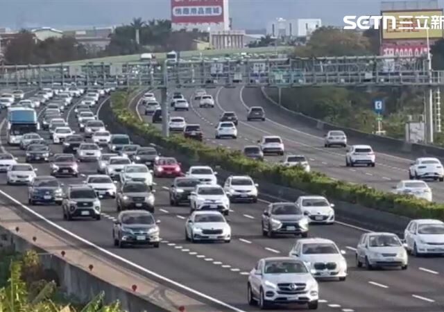 台灣新聞通訊社-新／連假塞爆！國道「紅通通」車流增1.2倍　地雷路段、出發時間一次看