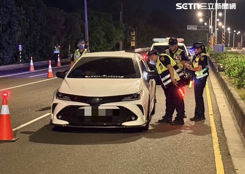 台灣新聞通訊社-南警六分局「護城緝毒專案」啟動 首日查獲2毒犯1通緝、14件交通違規