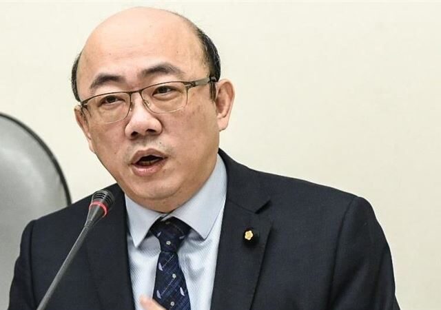 台灣新聞通訊社-郭正亮突開嗆國民黨！點名「這大老」應退黨：不會執政該解散了