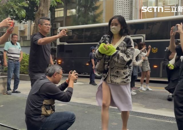 台灣新聞通訊社-詐團趕潮流！AI擬真女聲「愛情詐騙」　多名女公關、聊天手落網移送北檢